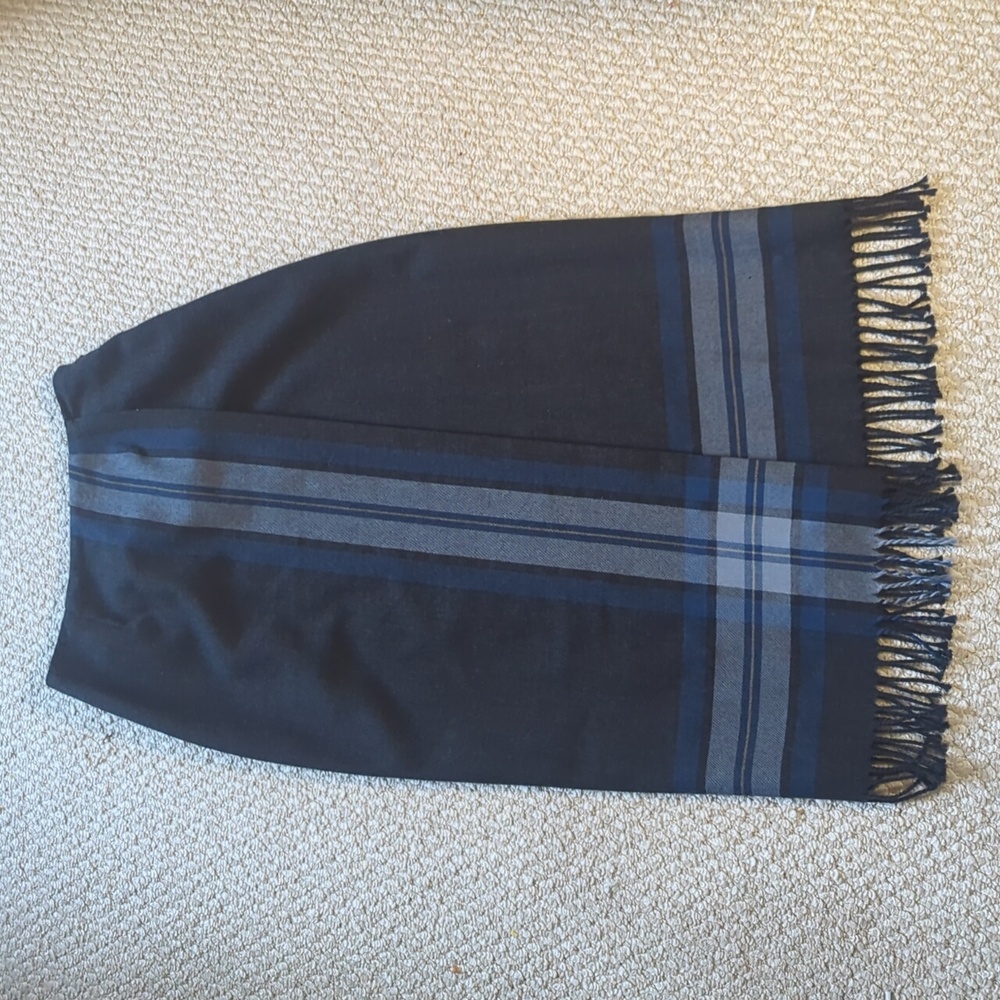 Valerie Stevens 2P wool skirt gray with blue stripes zip up side small hole